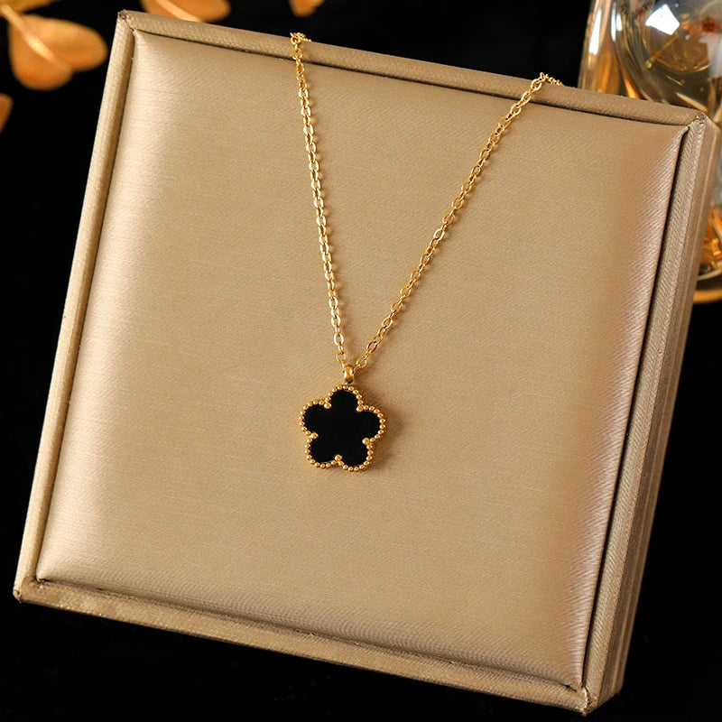 Collier pendentif en fleur Clovara