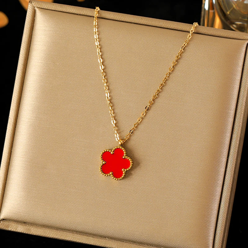 Collier pendentif en fleur Clovara